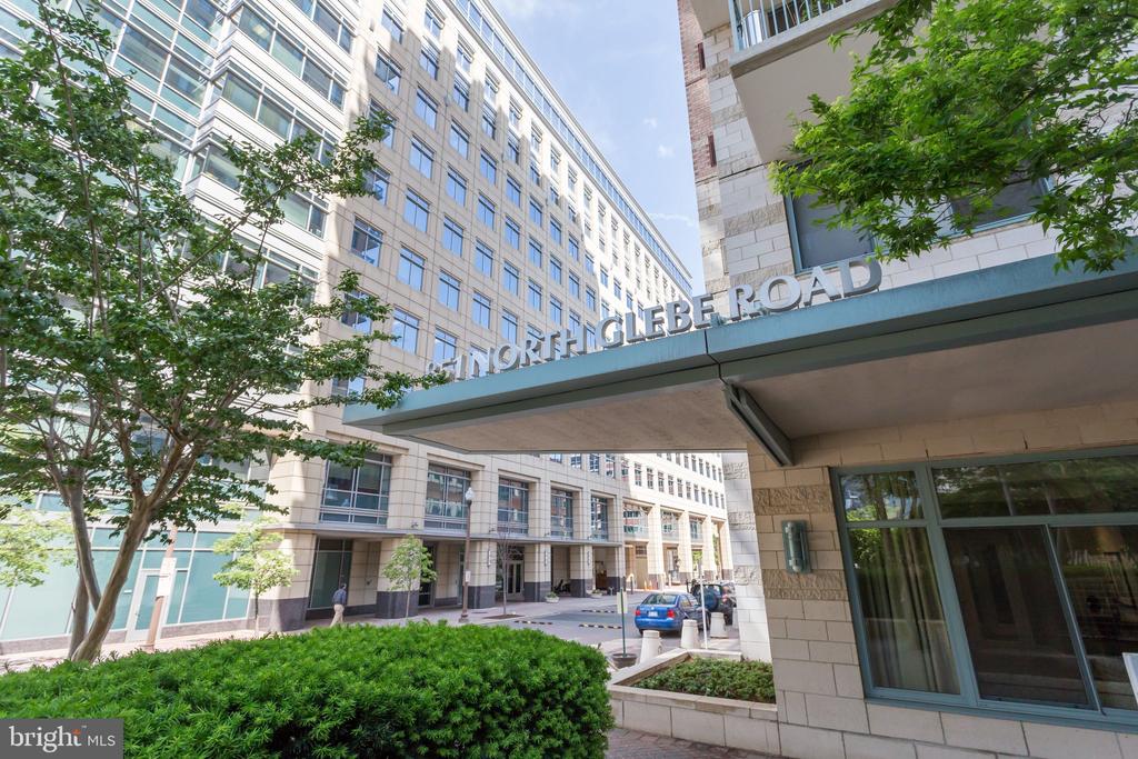 851 N GLEBE ROAD 812