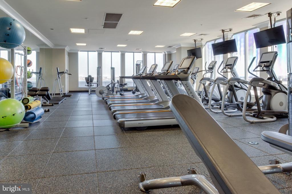 851 N GLEBE ROAD 812