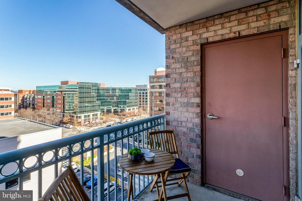 851 N GLEBE ROAD 812