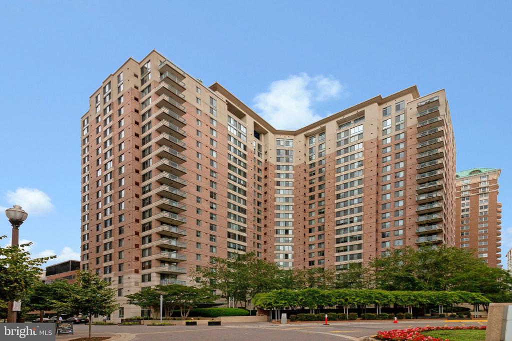 851 N GLEBE ROAD 812