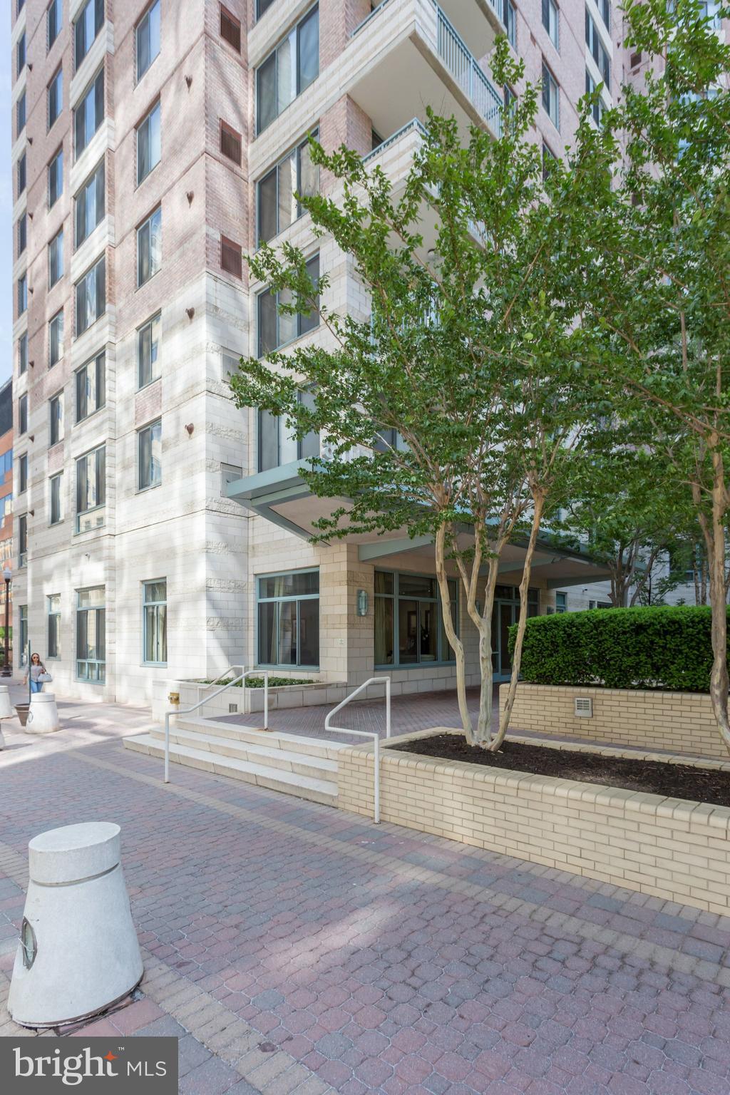 851 N GLEBE ROAD 812