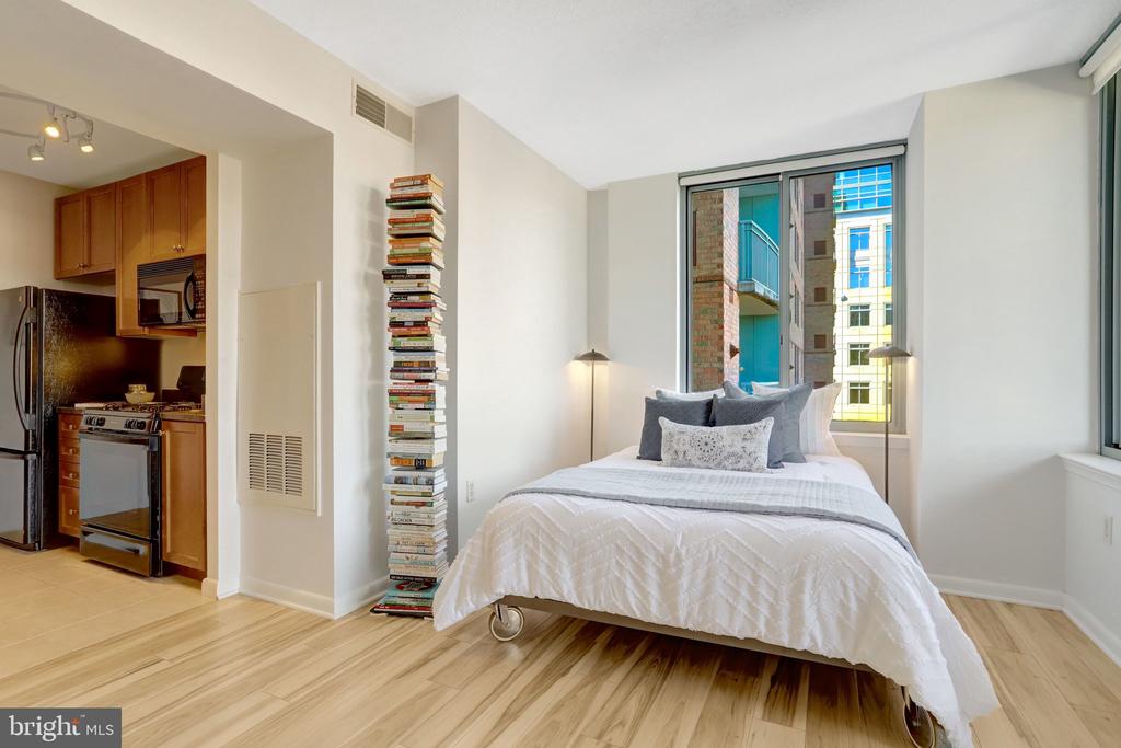 851 N GLEBE ROAD 812