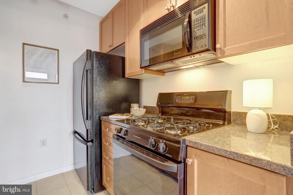 851 N GLEBE ROAD 812