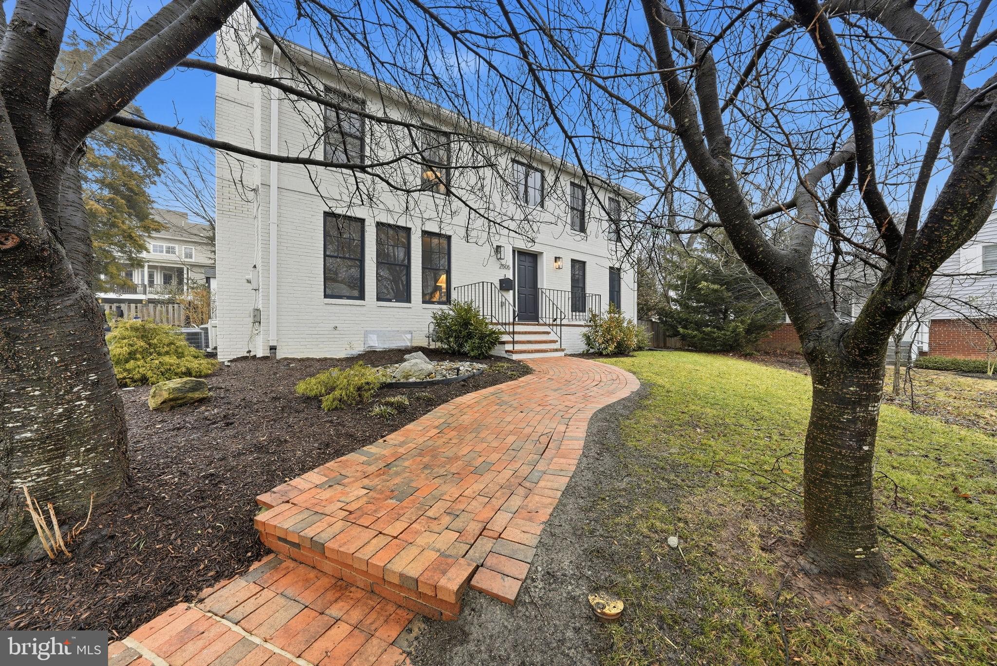 2505 N KENILWORTH STREET
