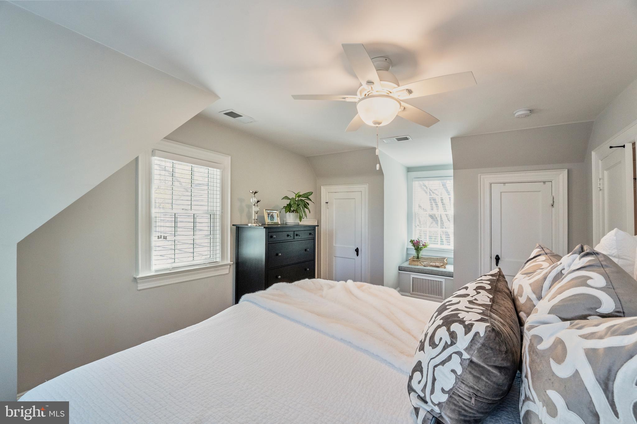 5943 WASHINGTON BOULEVARD