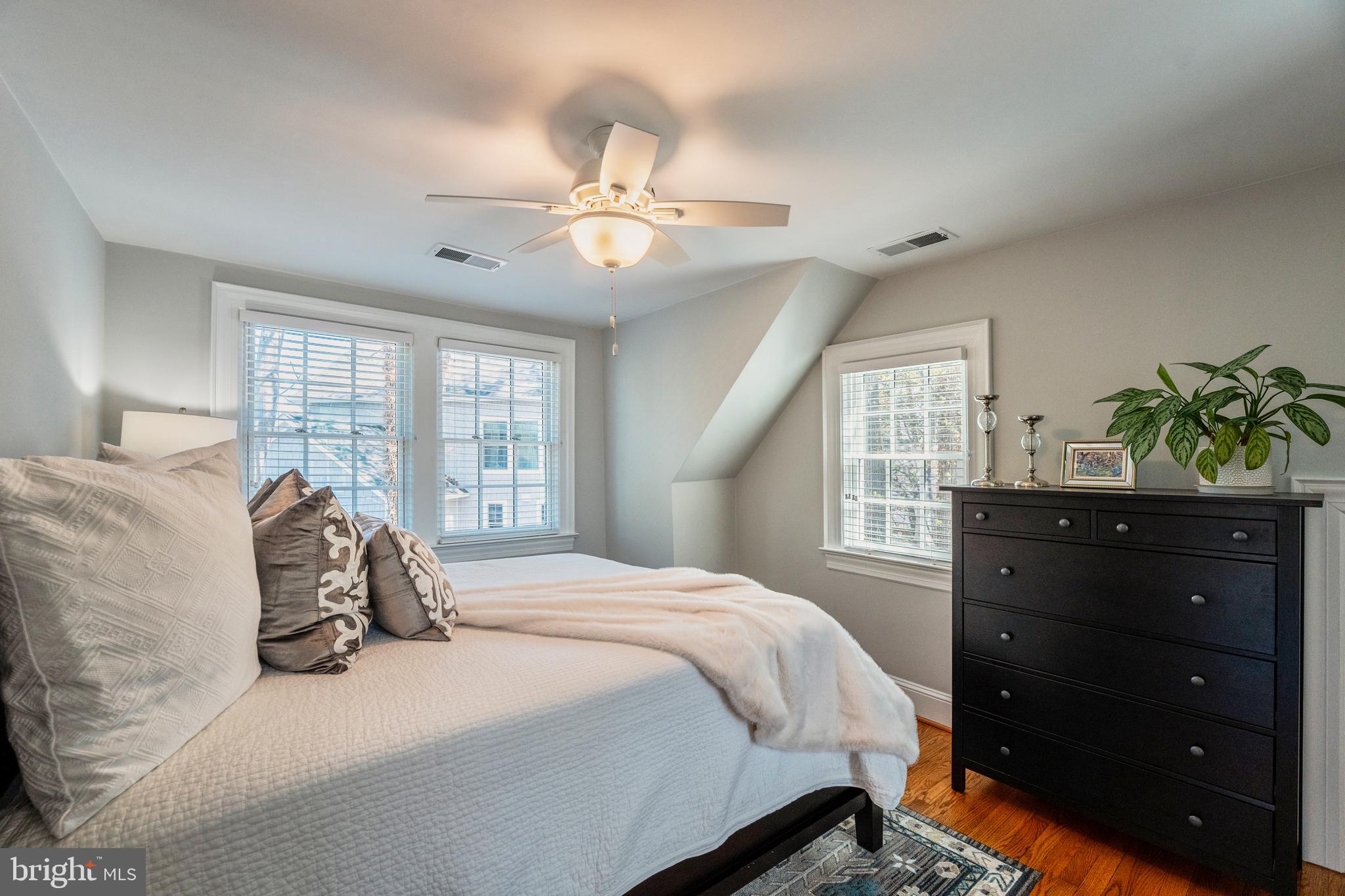 5943 WASHINGTON BOULEVARD