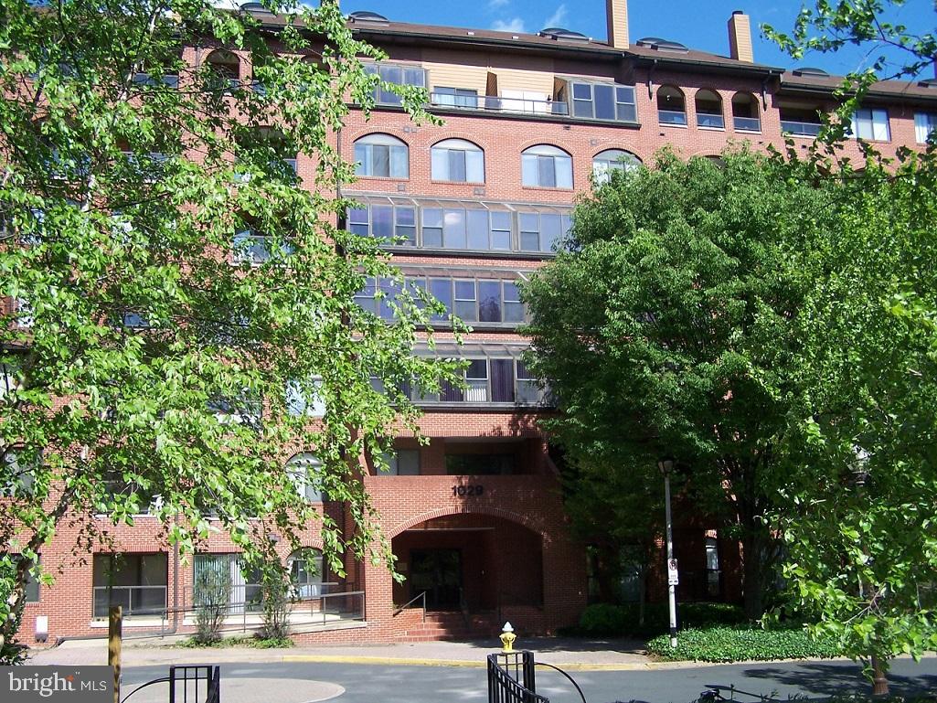 1029 N STUART 405