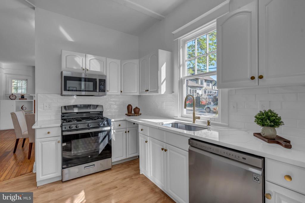 422 N EDGEWOOD STREET