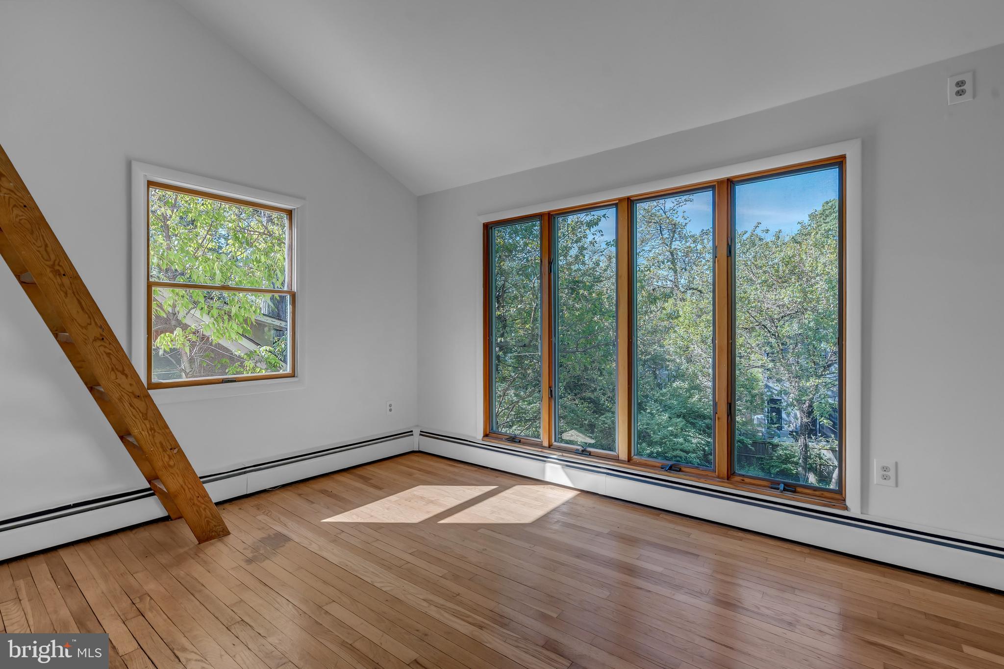 422 N EDGEWOOD STREET