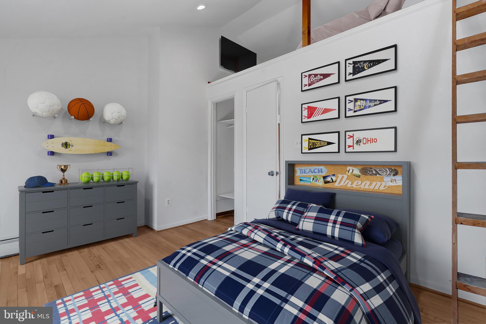 422 N EDGEWOOD STREET