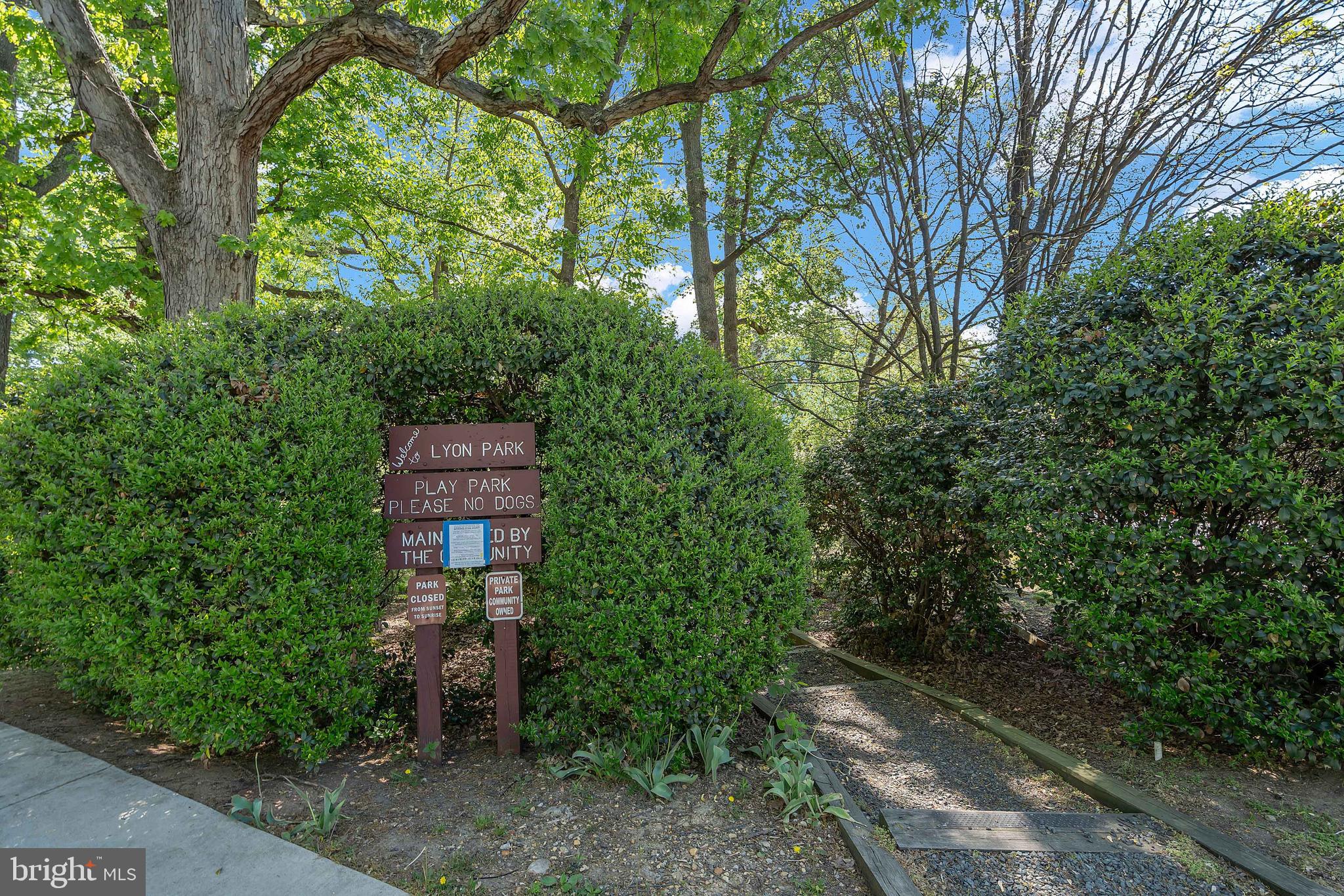 422 N EDGEWOOD STREET