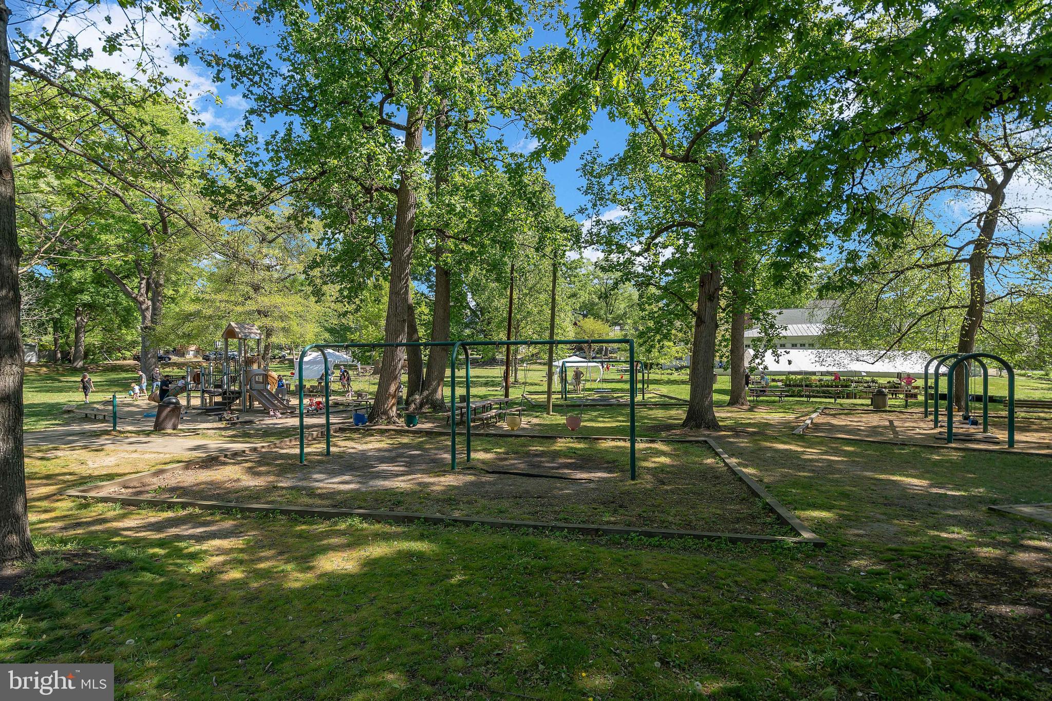 422 N EDGEWOOD STREET