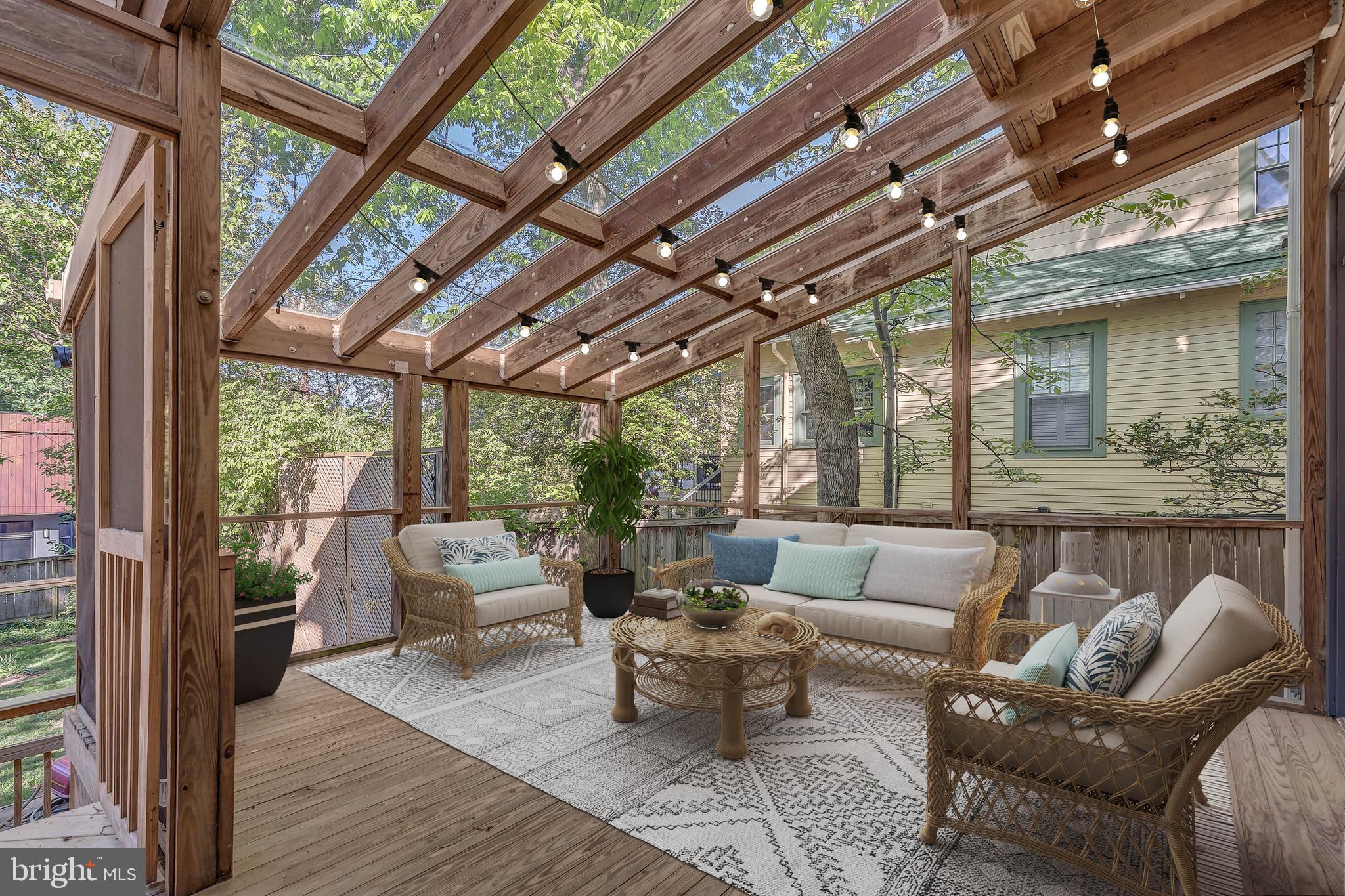 422 N EDGEWOOD STREET