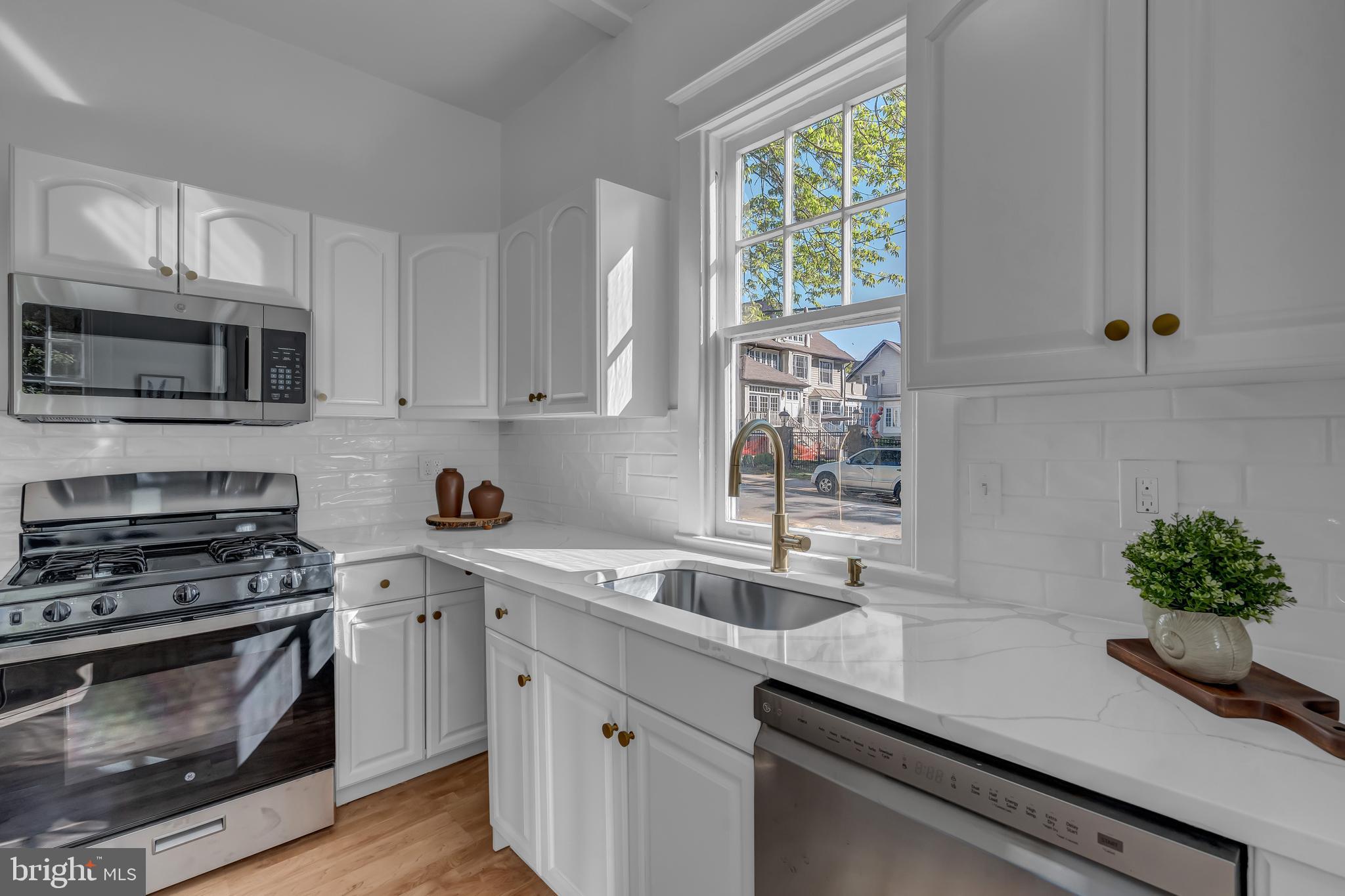 422 N EDGEWOOD STREET