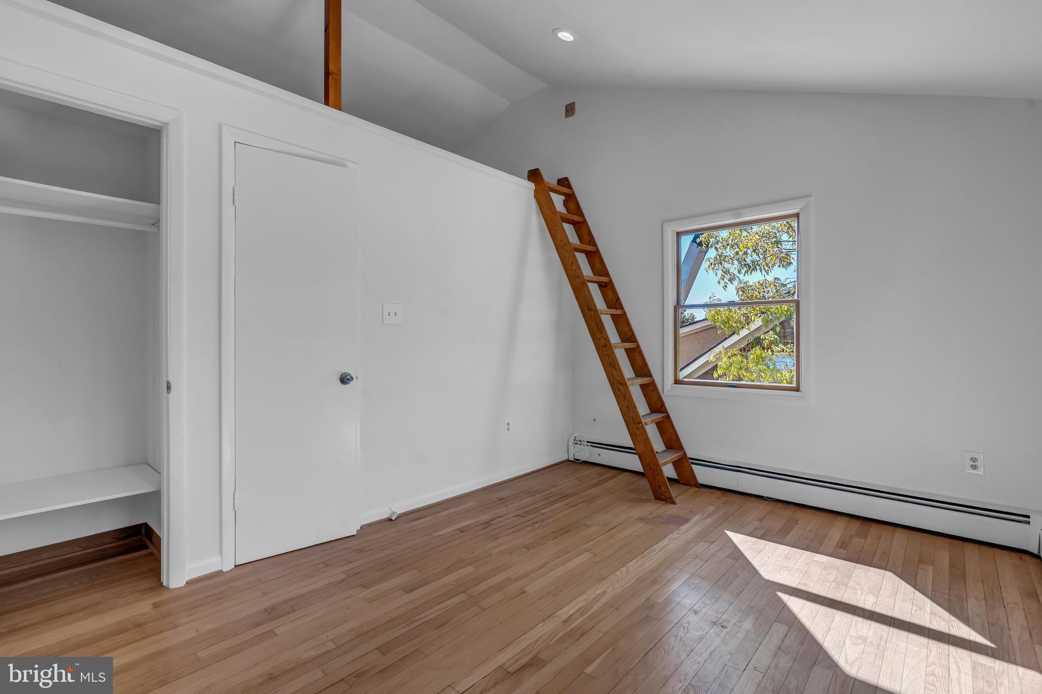 422 N EDGEWOOD STREET