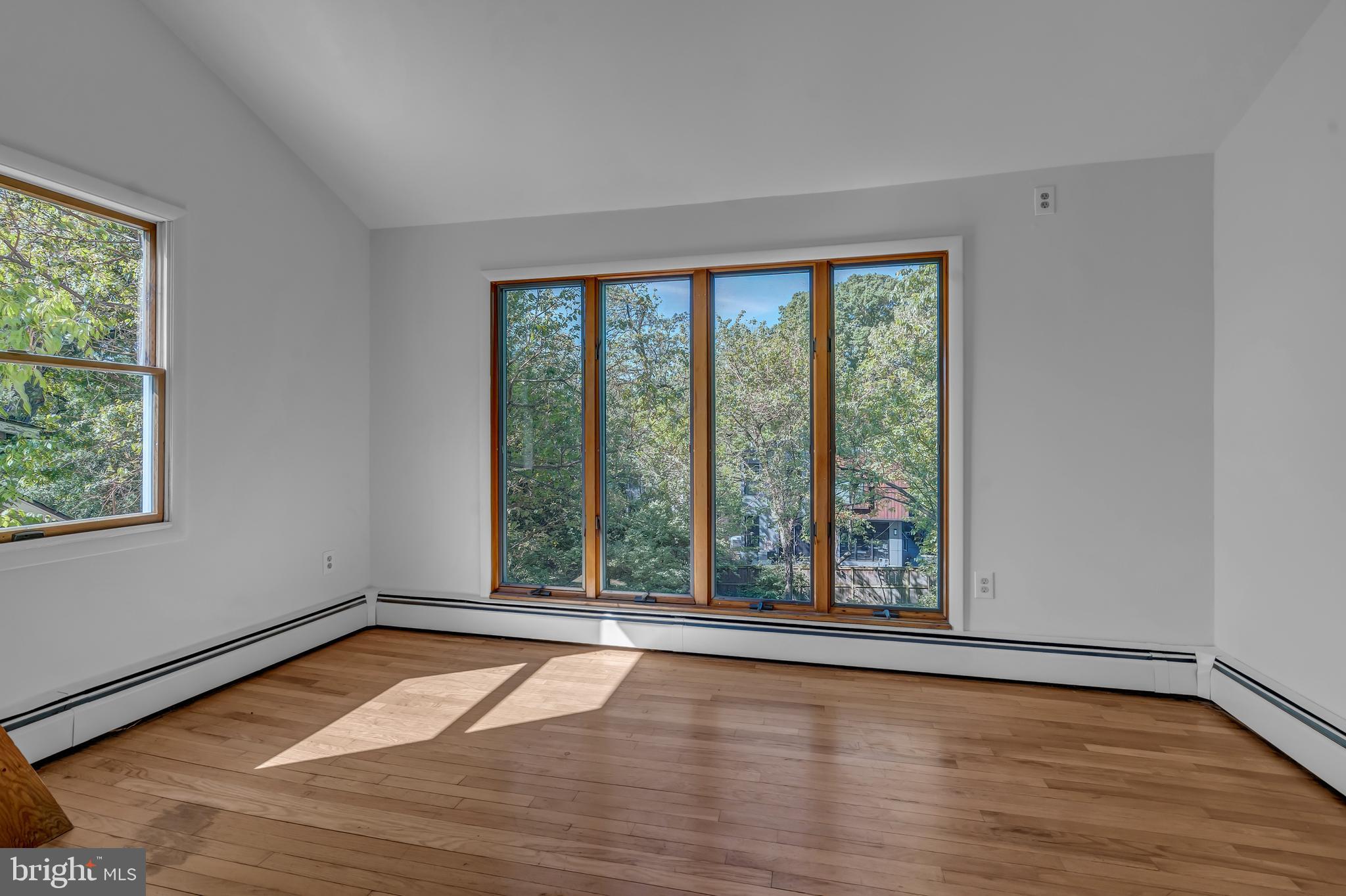 422 N EDGEWOOD STREET