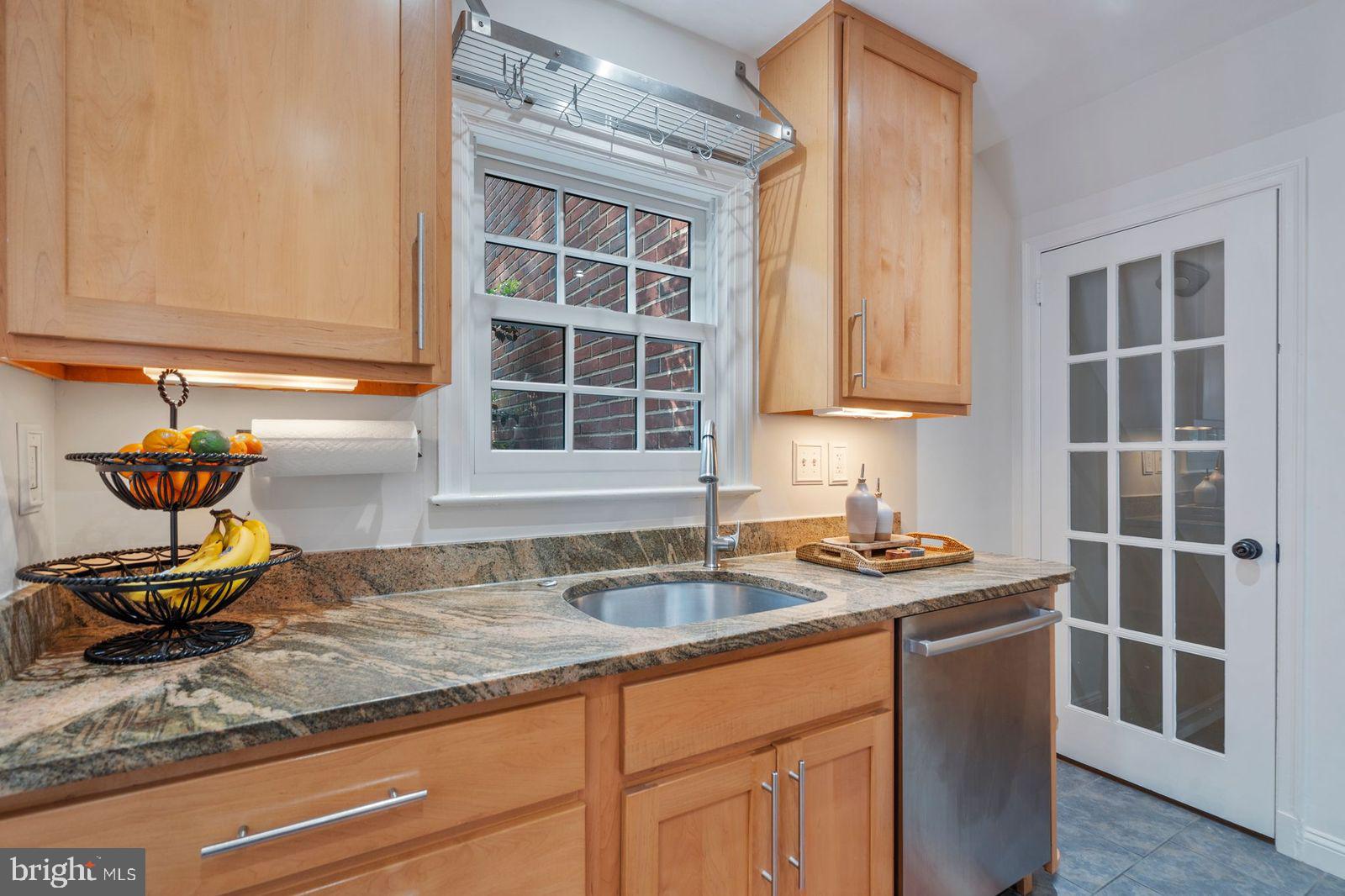 1616 N HARRISON STREET