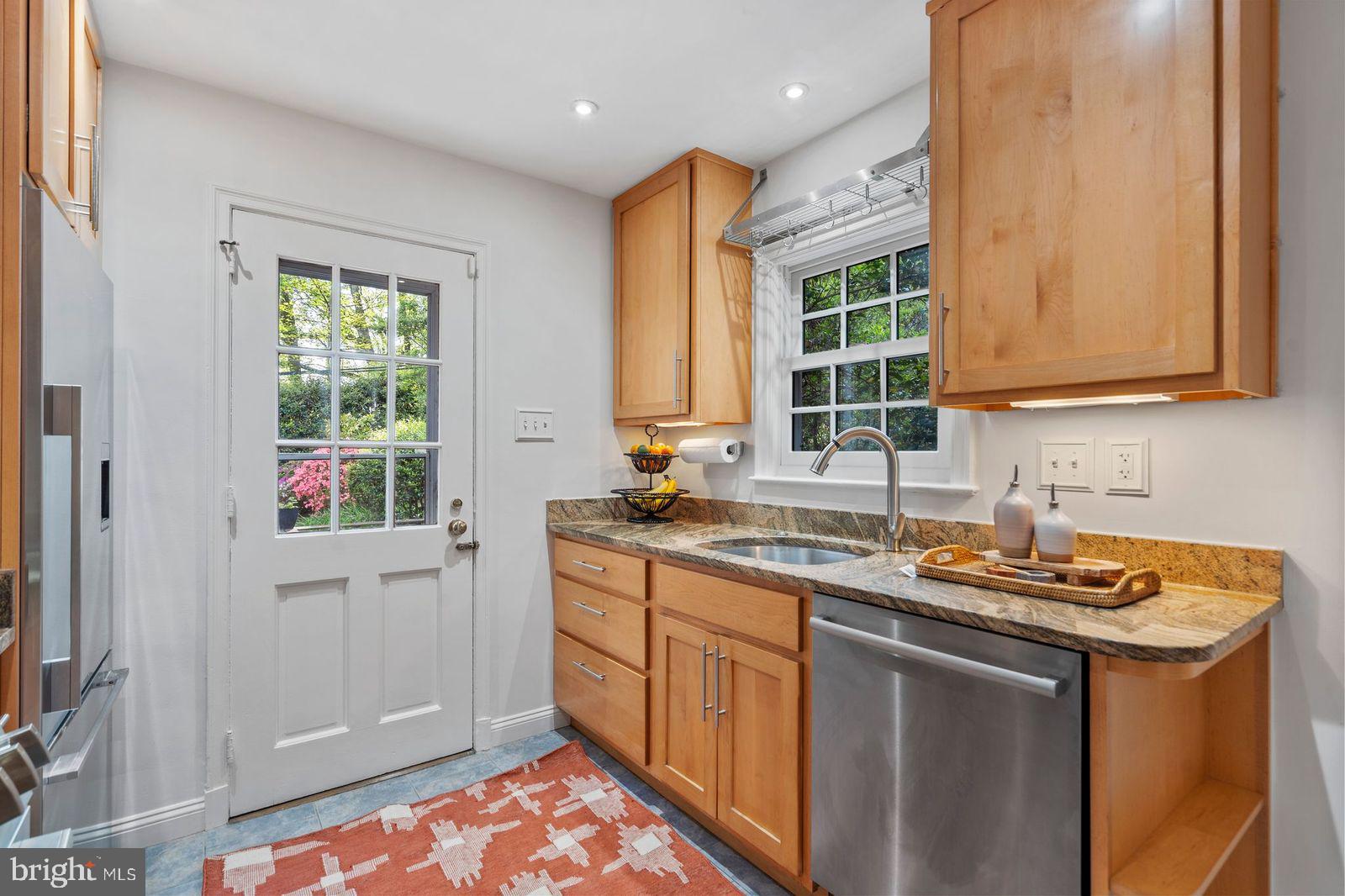 1616 N HARRISON STREET