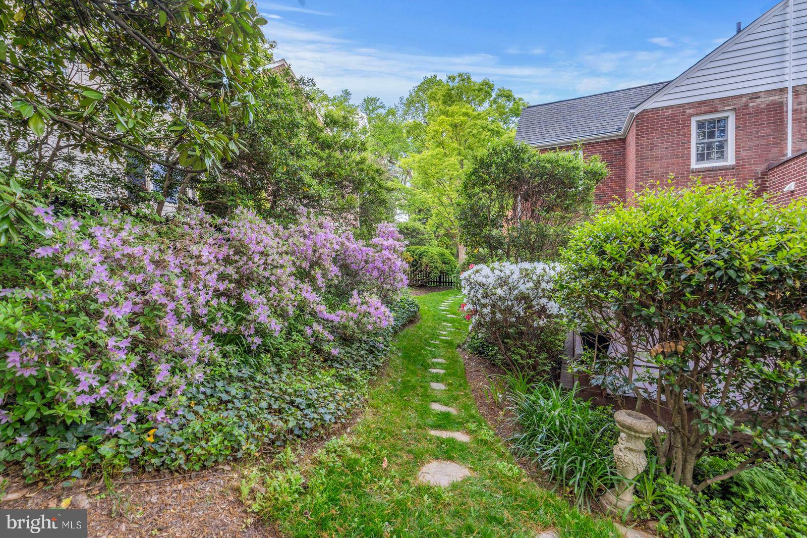 1616 N HARRISON STREET