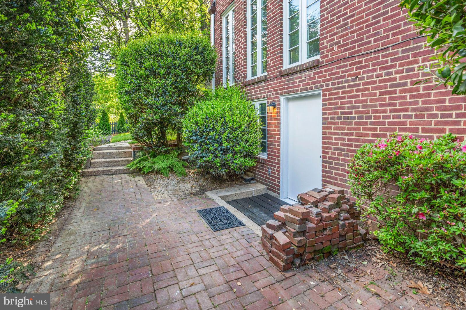 1616 N HARRISON STREET