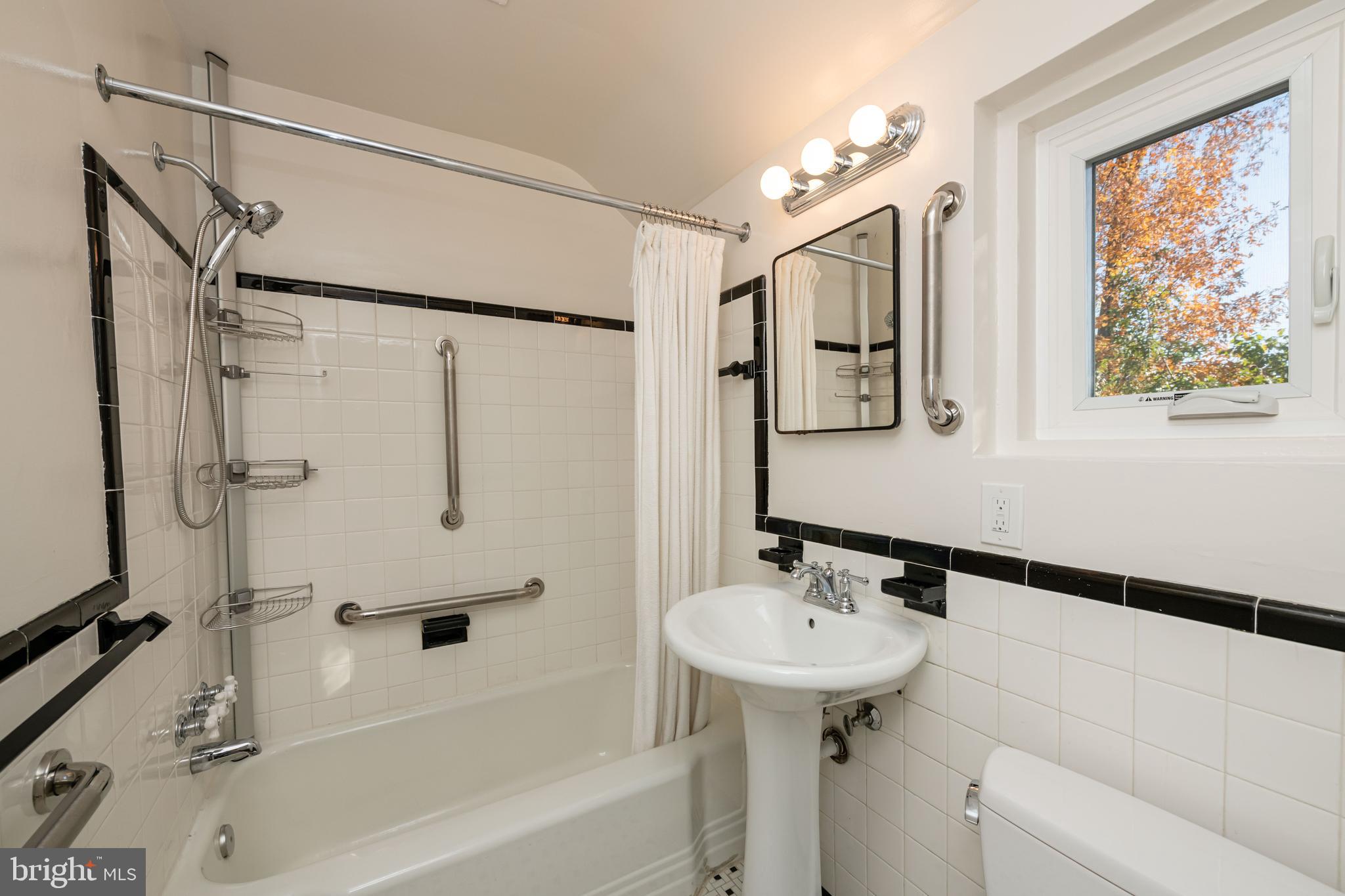 4814 ARLINGTON BOULEVARD