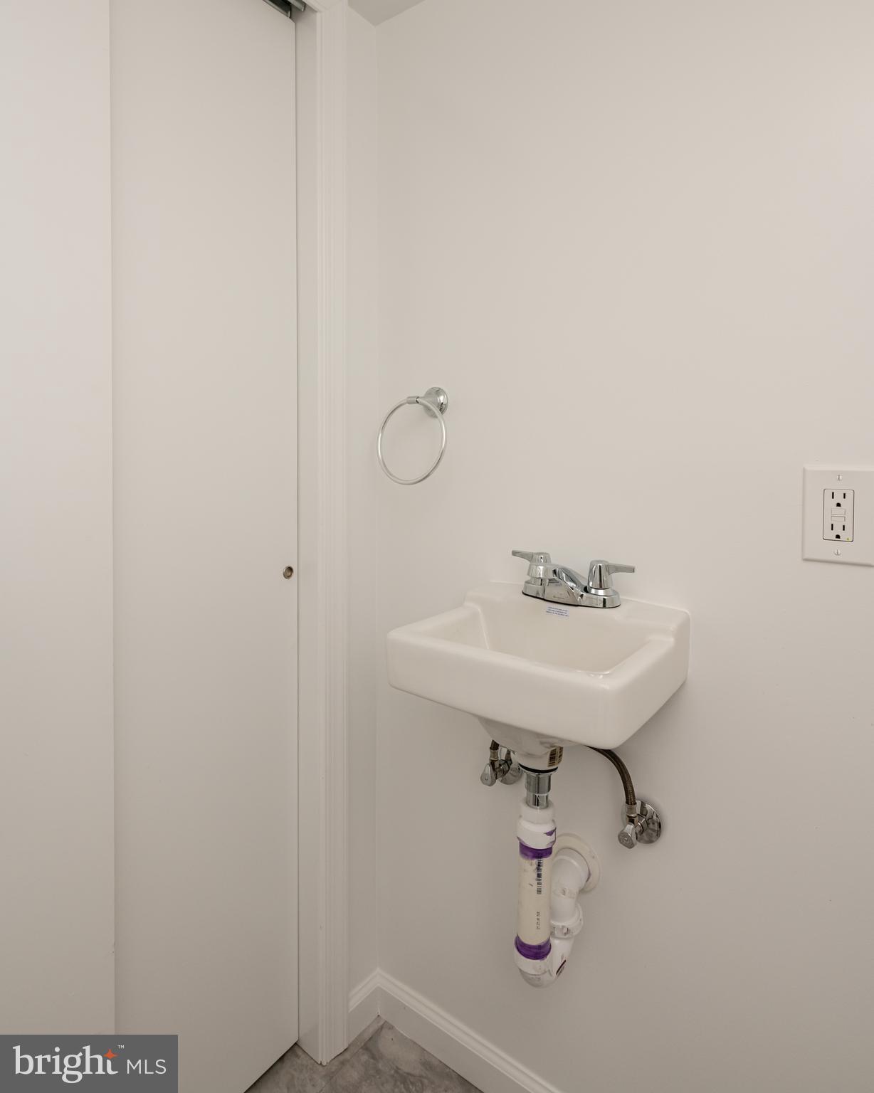 4814 ARLINGTON BOULEVARD