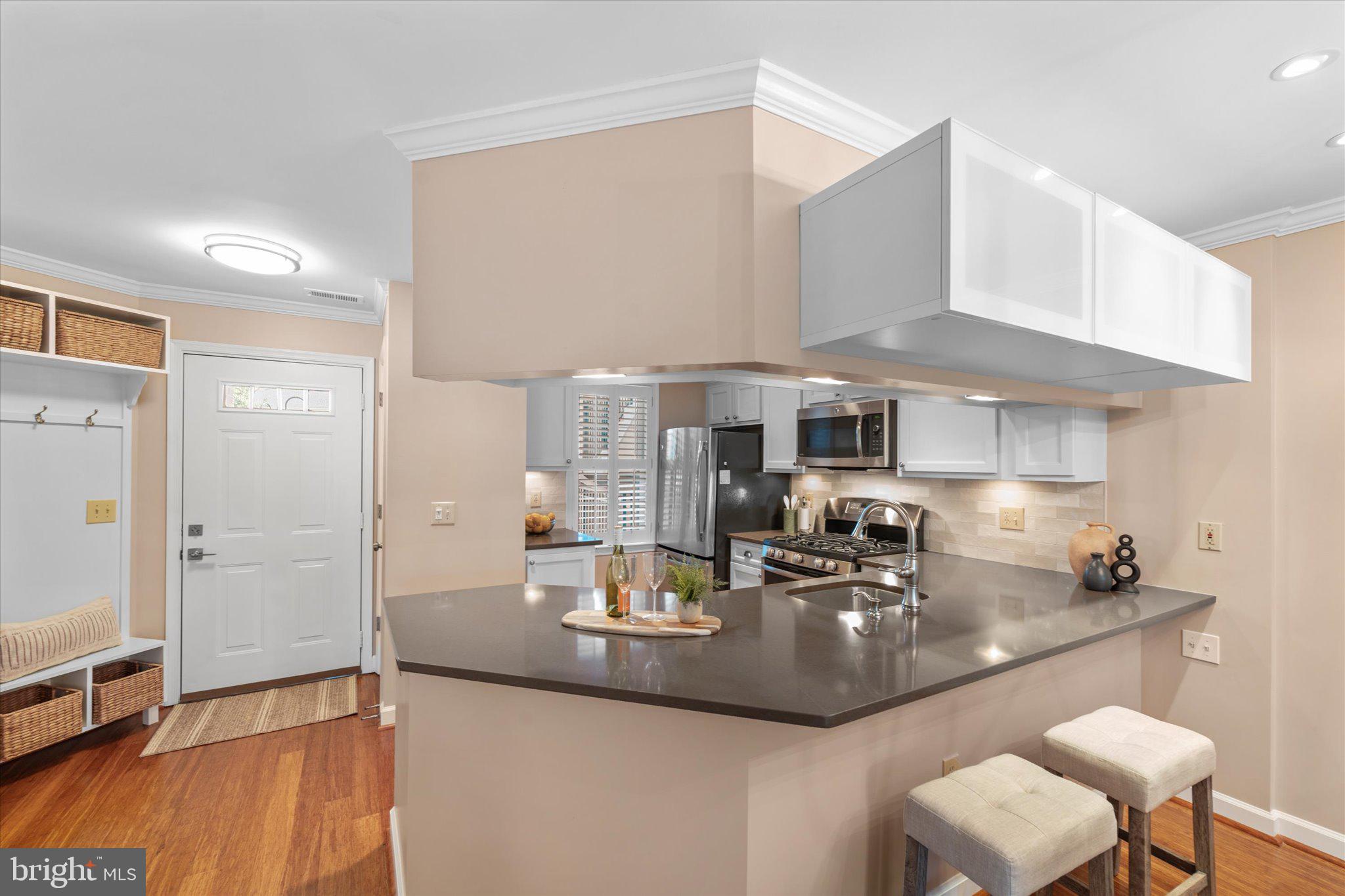 6924 FAIRFAX DRIVE 226