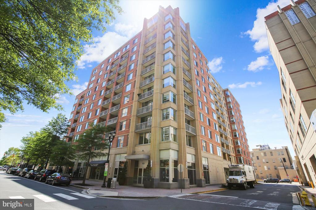 1020 HIGHLAND STREET N Unit: 605