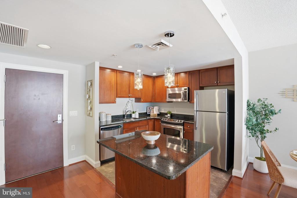 1020 HIGHLAND STREET N Unit: 605