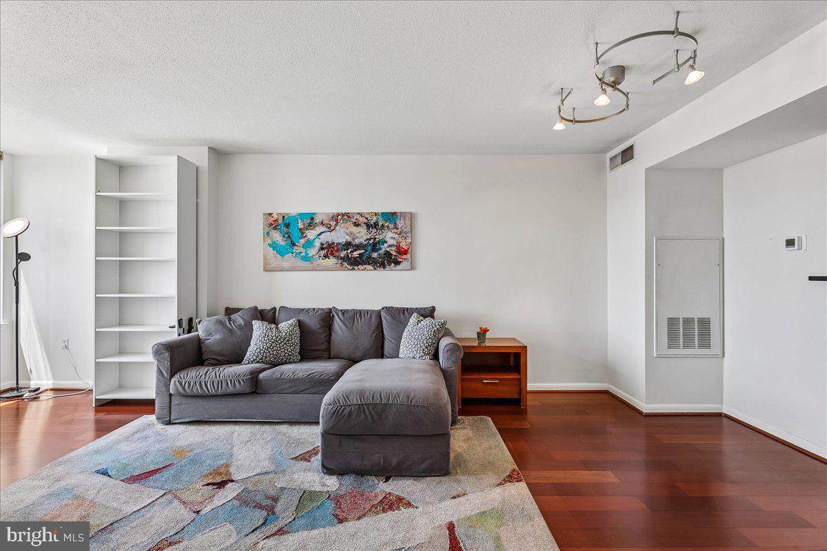 851 N GLEBE ROAD 1003