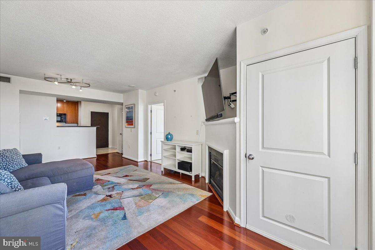 851 N GLEBE ROAD 1003