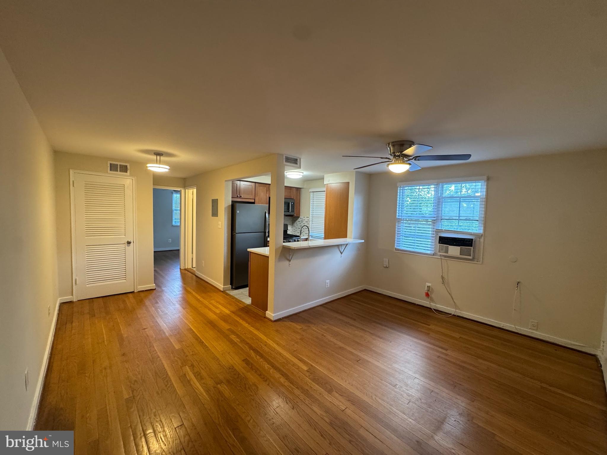 133 S COURTHOUSE ROAD 7