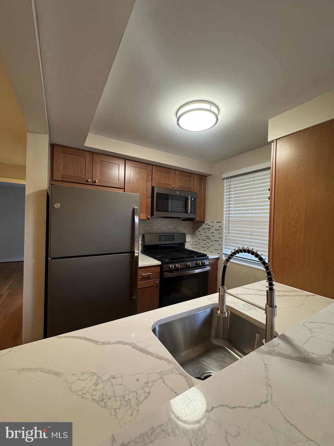 133 S COURTHOUSE ROAD 7
