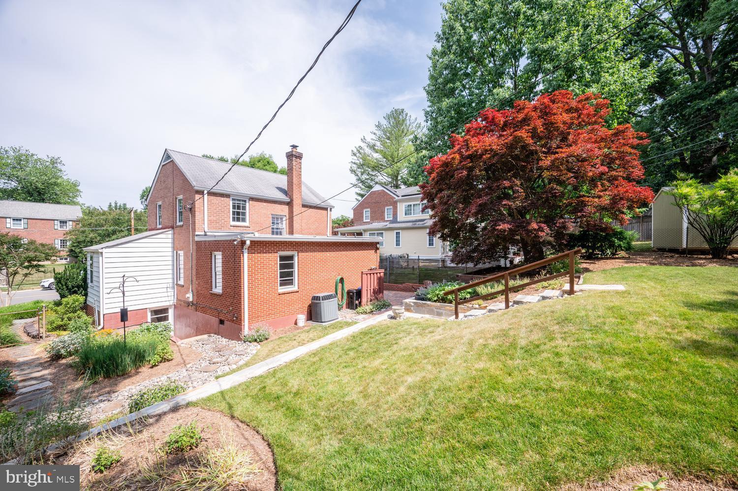 227 N EDISON STREET