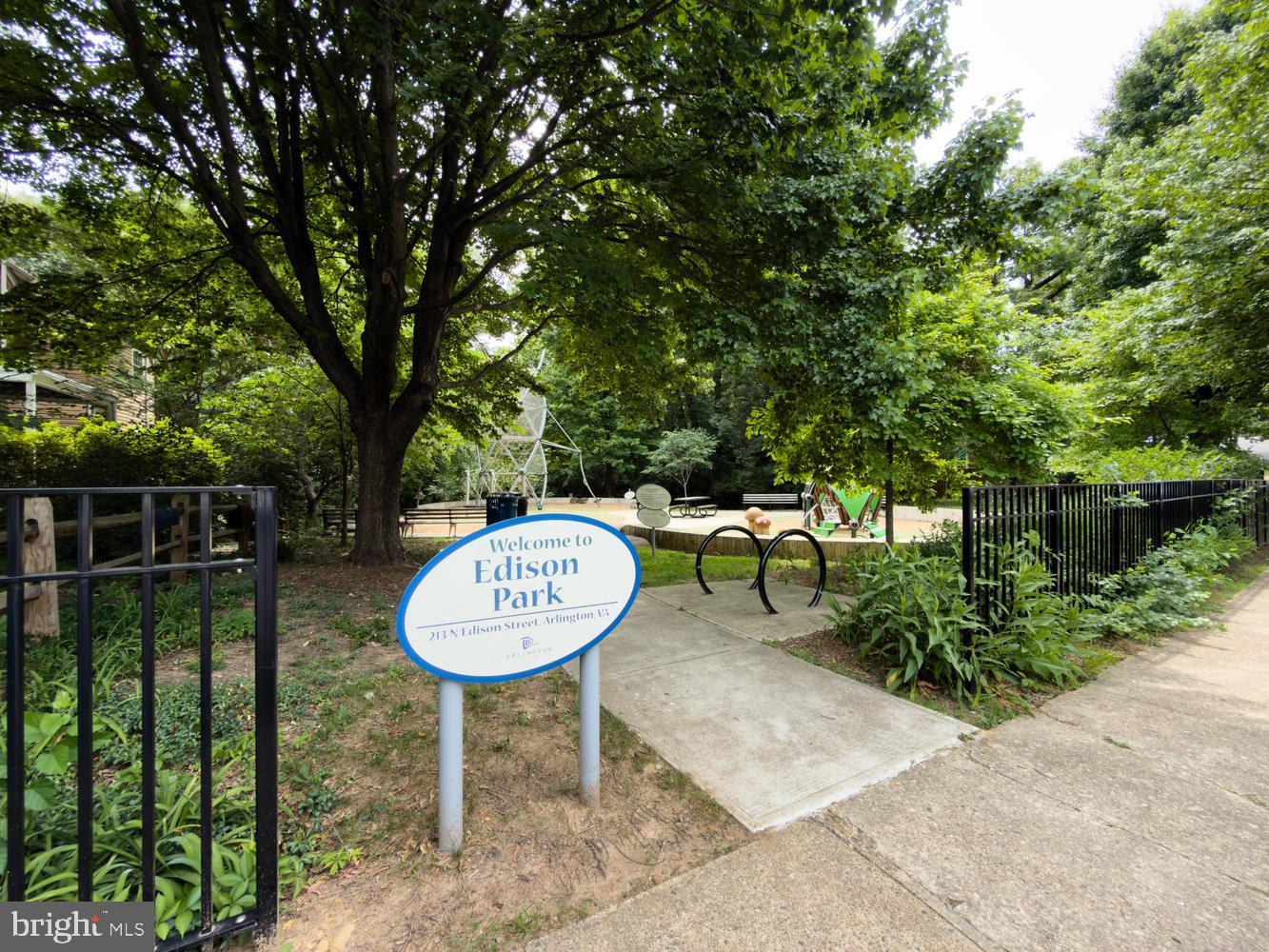 227 N EDISON STREET