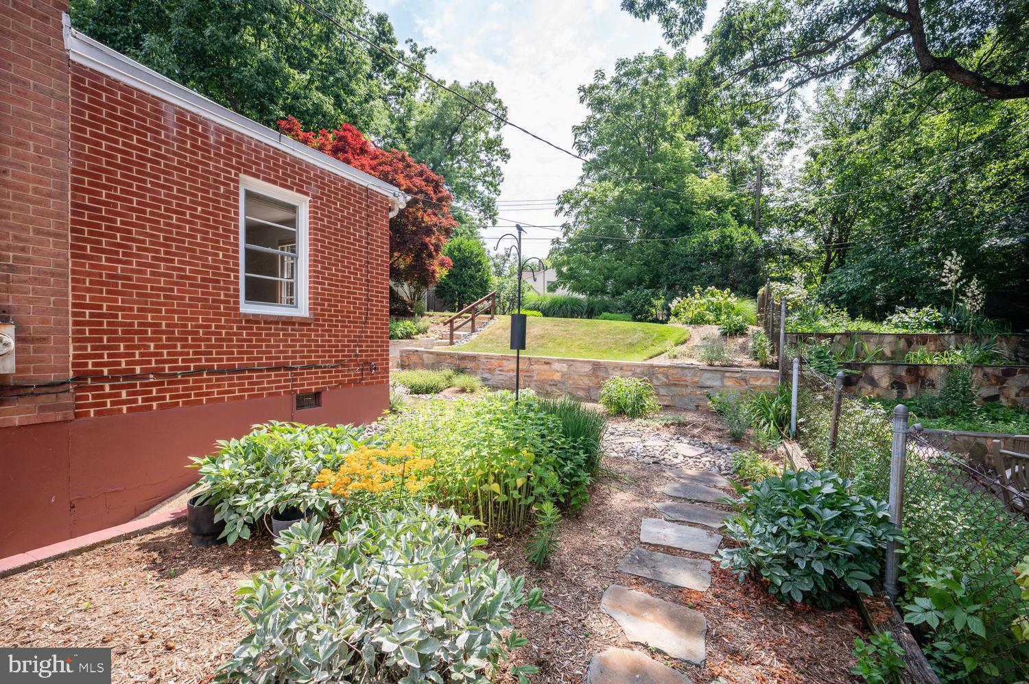 227 N EDISON STREET
