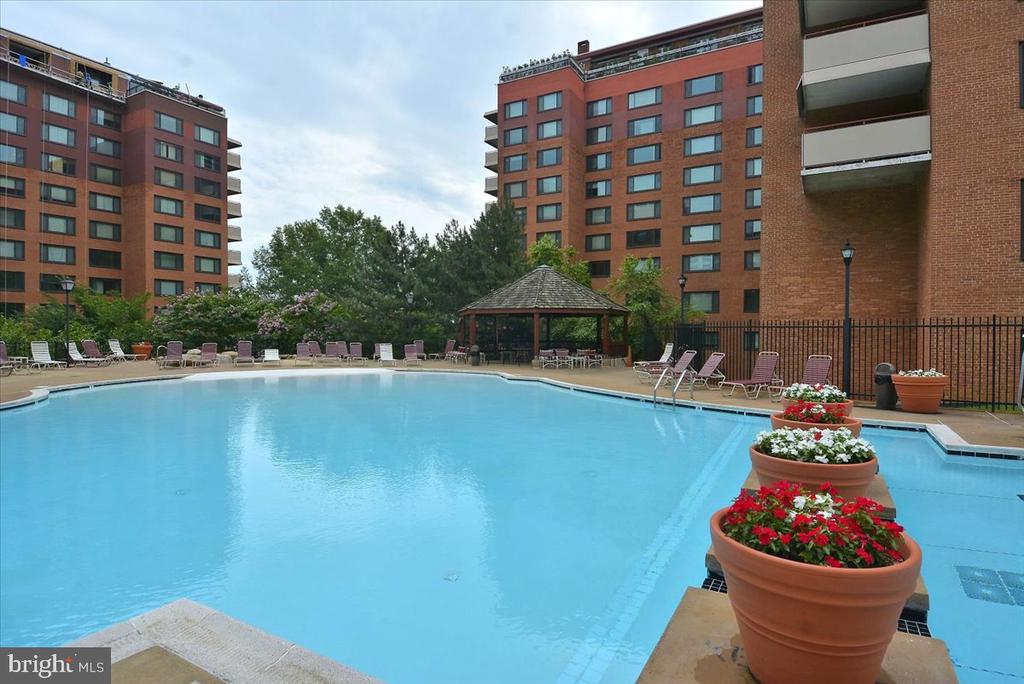 1121 ARLINGTON BOULEVARD Unit: 609