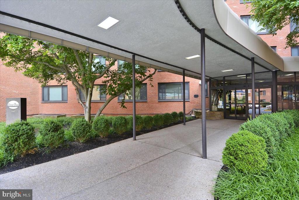 1121 ARLINGTON BOULEVARD Unit: 609