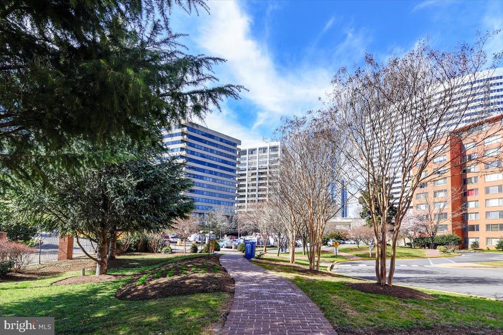 1121 ARLINGTON BOULEVARD Unit: 609