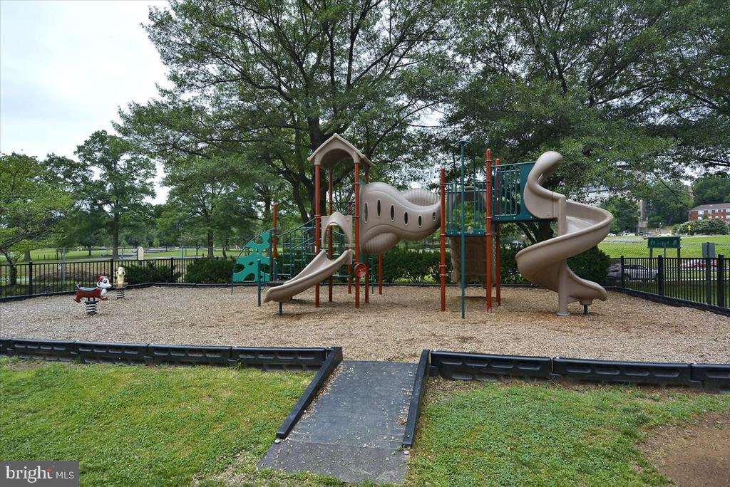 1121 ARLINGTON BOULEVARD Unit: 609