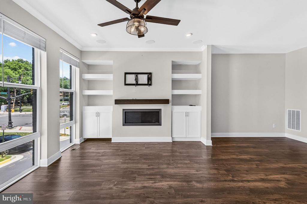 1013 S TAYLOR COURT