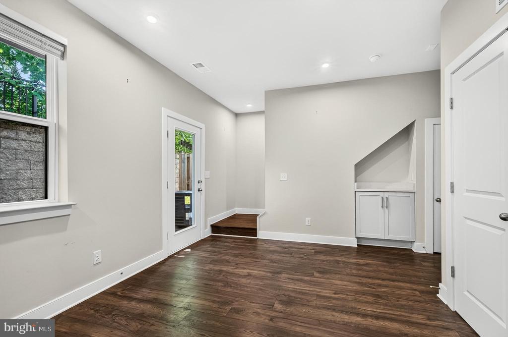 1013 S TAYLOR COURT