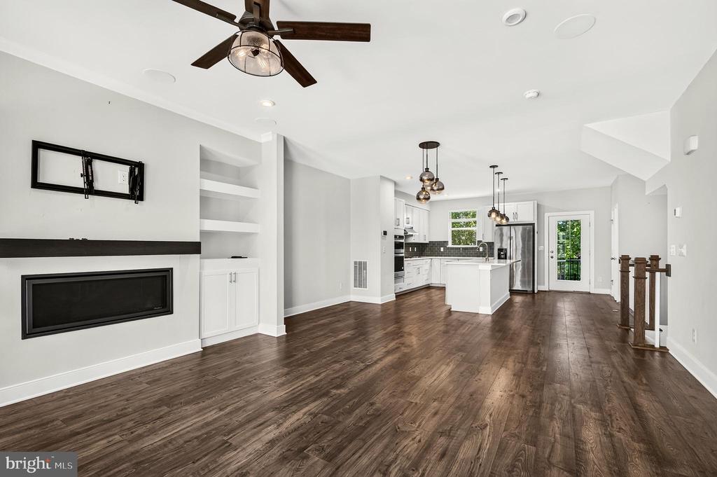 1013 S TAYLOR COURT