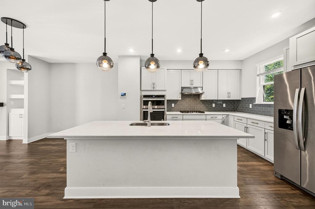 1013 S TAYLOR COURT