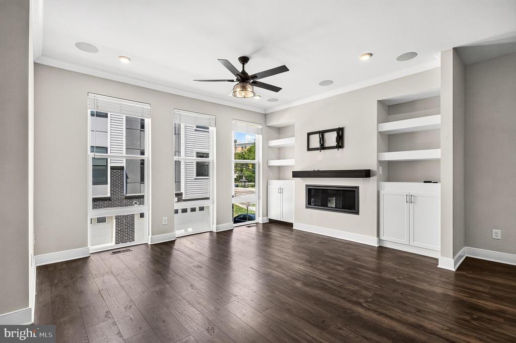 1013 S TAYLOR COURT