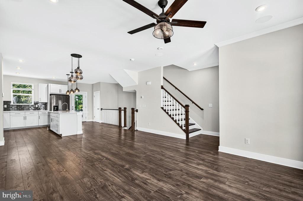 1013 S TAYLOR COURT