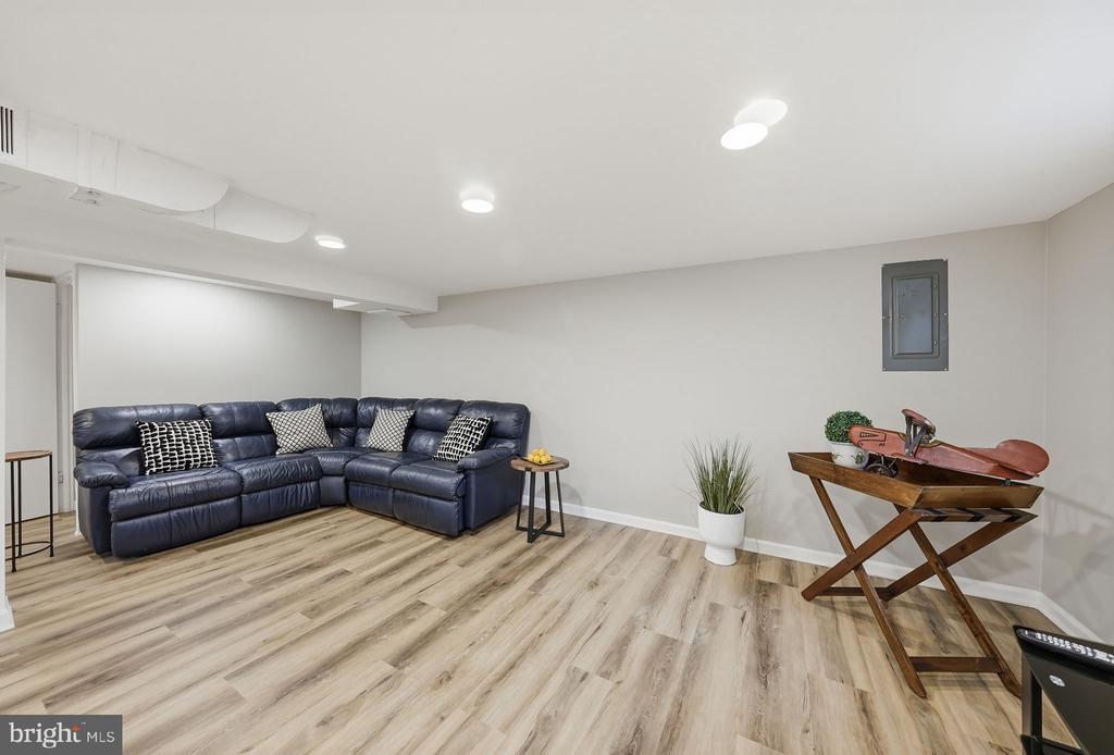 6719 WILLIAMSBURG BOULEVARD