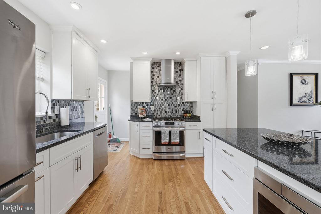 6719 WILLIAMSBURG BOULEVARD