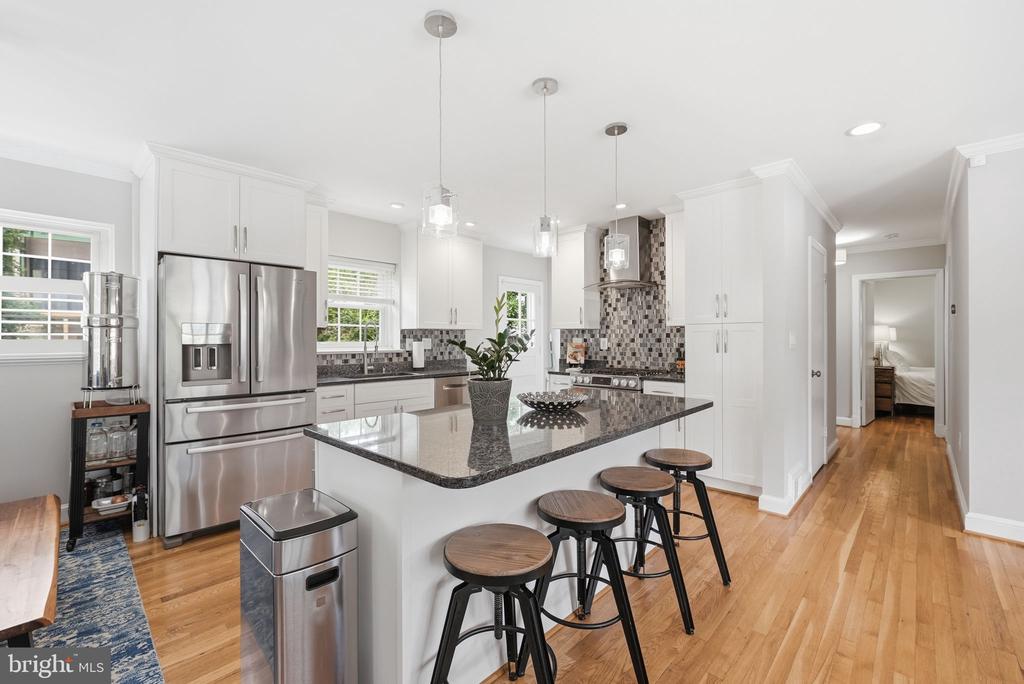 6719 WILLIAMSBURG BOULEVARD