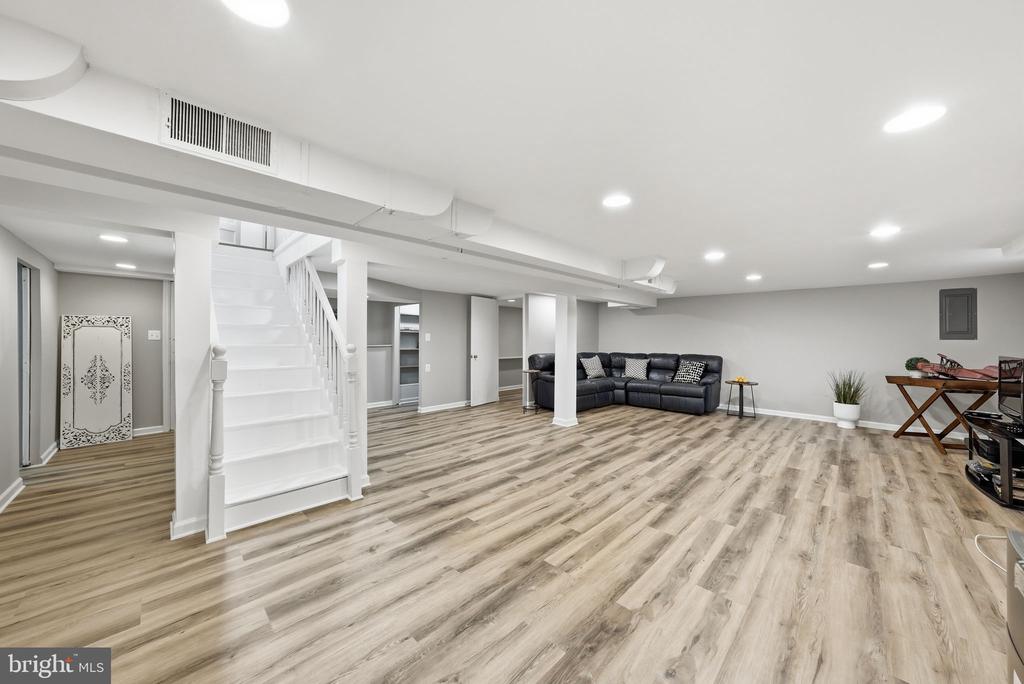 6719 WILLIAMSBURG BOULEVARD